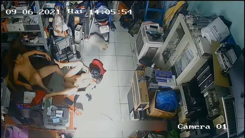 Người vợ ông chồng chịch nhau trong của cây hàng máy tính